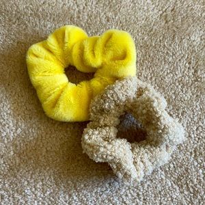 [new] Soft Scrunchies ($3 in bundle)